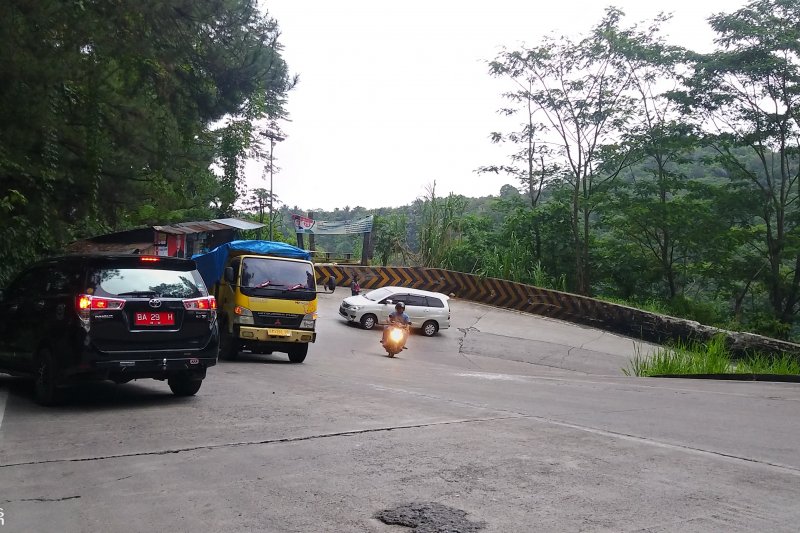 Tikungan Sitinjau Lauik, Tempat Panen Jutaan Rupiah per Bulan