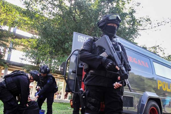 Bakul Klambi di Sukoharjo Terduga Teroris Ditangkap Densus 88, Rumahnya Digeledah