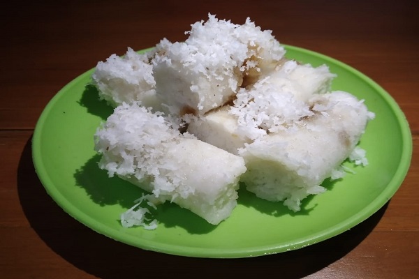 Kue putu bambu. (Solopos/Bayu Jatmiko Adi)