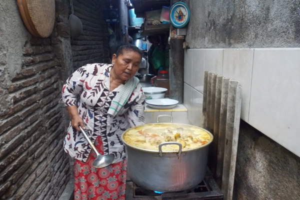 Blusukan Gang Demi Memanjakan Lidah di Tengkleng Yu Tentrem