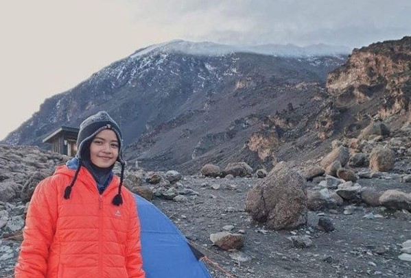 Khansa Syahlaa Aliyah naik gunung