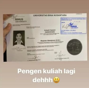 Foto Ijazah S2 Ashanty di Instagram storiesnya. (Istimewa/Instagram)