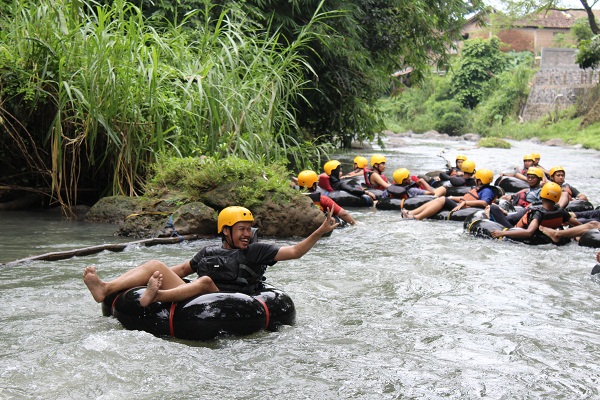 Di Kali Pusur Klaten, River Tubing Bisa Bayar Pakai Sampah - Vimarsana News