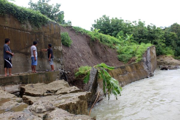 Tanggul Beton di Gondang Sragen Putus Sepanjang 15 Meter