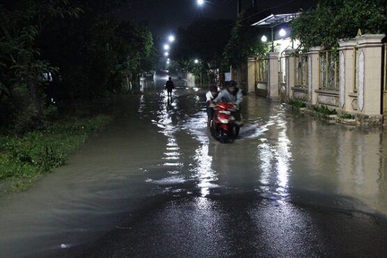 Banjir Klaten rendam jalan dan permukiman di sawahan