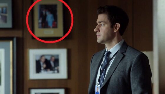 Adegan Tom Clancy's Jack Ryan yang tampak foto Megawati dan George Bush nge-blur. (Istimewa/Twitter)