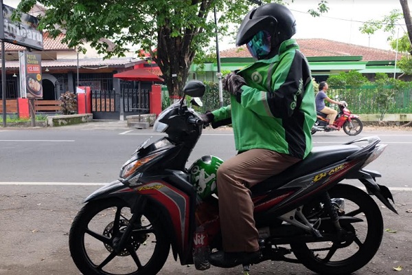 Perjuangan Rider Ojek Online Tangkal Virus Corona