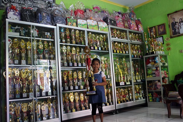 Raih 700-an Piala, Bocah 10 Tahun Asal Sragen Jadi Guru di Sekolahnya