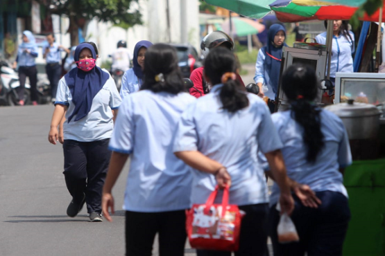 insentif pekerja sukoharjo buruh tolak omnibus law subsidi upah pekerja soloraya