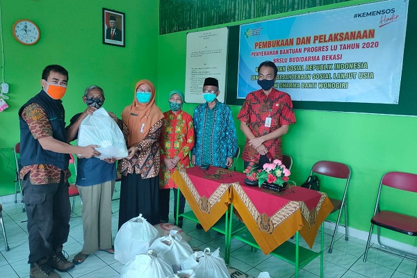 130 Lansia di Wonogiri Terima Bantuan Rp351 Juta Saat Pandemi Corona