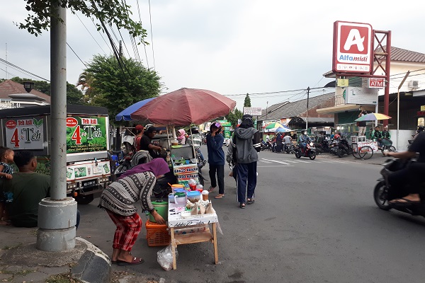 Omzet Turun, Pedagang Takjil di UMS Solo Rata-Rata Kantongi Rp100.000/Hari