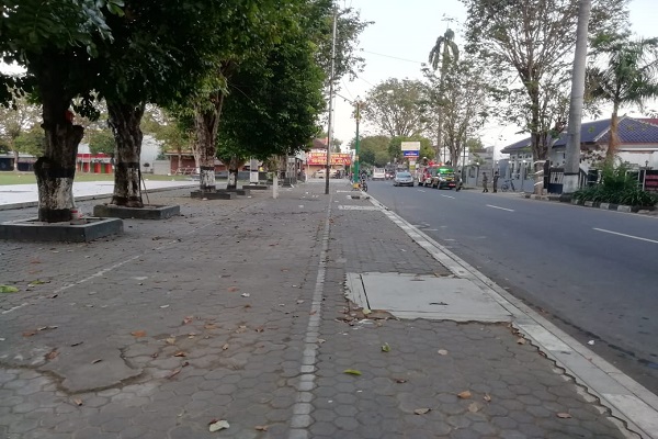 Kawasan Alun-alun Satya Negara sepi dan lengang karena Pemkab Sukoharjo masih meliburkan aktivitas CFD guna mengantisipasi penyebaran virus Corona. Foto diambil Minggu (28/6/2020). (Solopos/Indah Septiyaning Wardhani)
