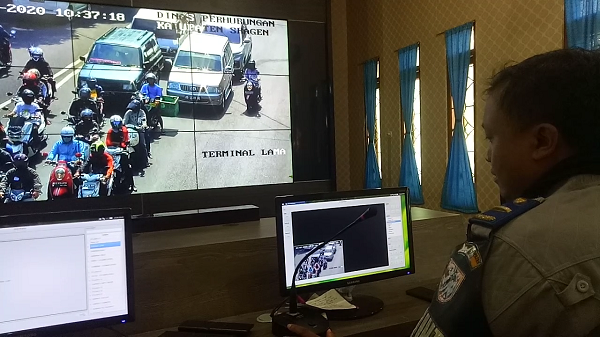 Kocak, Pemotor di Sragen Salting Ditegur Lewat Speaker Gegara Terpantau CCTV Tak Pakai Masker