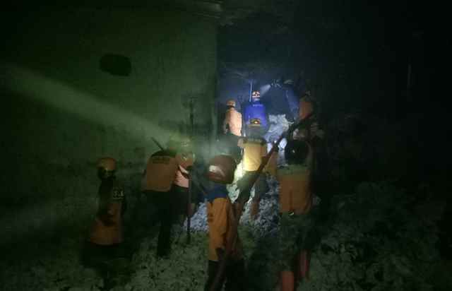 Cerita Damkar Berjibaku Padamkan Kebakaran PT BATI Sragen: SDM Cukup Tapi Air Tak Ready