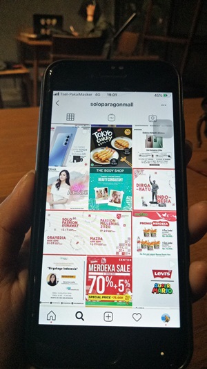Aneka promo dan diskon mal yang dipromosikan melalui Instagram, Sabtu (8/8/2020). (Solopos.com-Farida Trisnaningtyas)