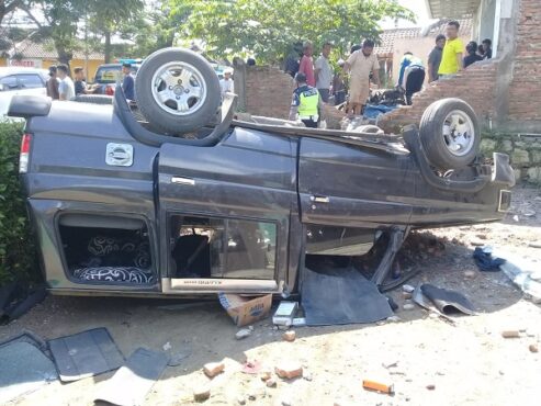 mobil terguling wonogiri