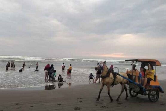 parangtritis pantai dan depok