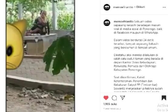 Rekaman video tak senonoh sejoli bercumbu di Taman Kota Ponorogo viral di grup Info Cegatan Wilayah Ponorogo (ICWP), Rabu (14/10/2020). (Instagram-@memoefriantto)