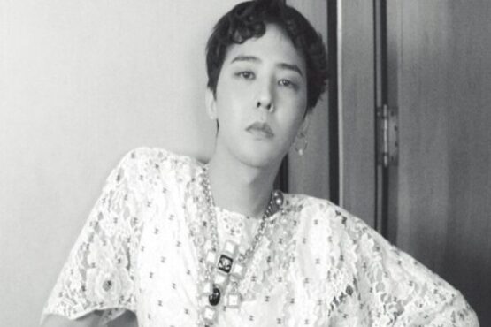 Foto G-Dragon saat sesi pemotretan untuk majalah Vogue Korea edisi November 2020, Senin (26/10/2020). (Vogue Korea)