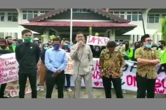 Tangkapan layar video Ketua DPRD tidak menghafal Pancasila. (Khusus / Instagram / omg.indonesia.id.)