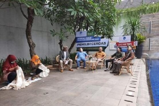 Salah satu agenda diskusi warga terkait Pilkada Serentak 2020 yang diikuti forum KIM di Pekalongan, Jawa Tengah (Jateng), Kamis (19/11/2020). (Semarangpos.com-Kemkominfo)