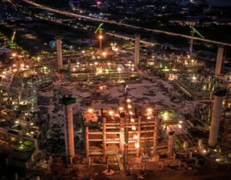 Produk unggulan Semen Gresik, Ultrapro, menjadi salah satu bahan baku strategis pembangunan megaproyek monumental Jakarta International Stadium. Stadion seluas 221.000 meter tersebut berkapasitas daya tampung 82.000 penonton dengan dilengkapi teknologi modern dan berstandard International dengan konsep green building. (Istimewa)