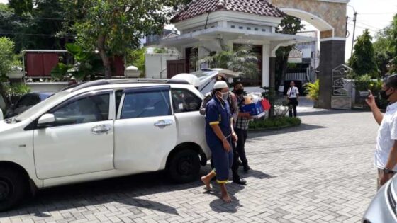 tedakwa pembunuhan satu keluarga Sukoharjo, terdakwa pembunuh nampan