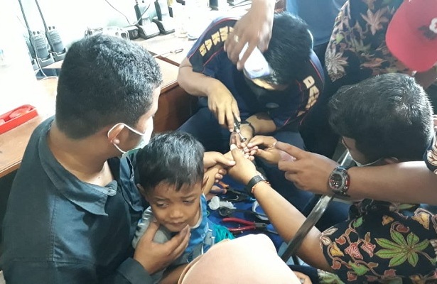 Duh! Kemasukan Ring Baut, Jari Telunjuk Suares Membengkak