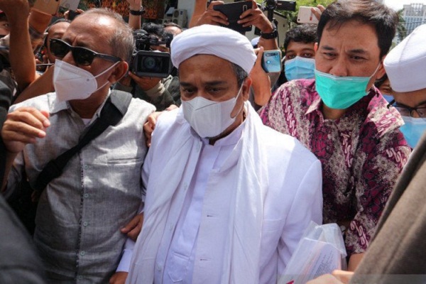 Rizieq Syihab Rajin Baca Buku & Susun Tesis selama di Ruang Tahanan