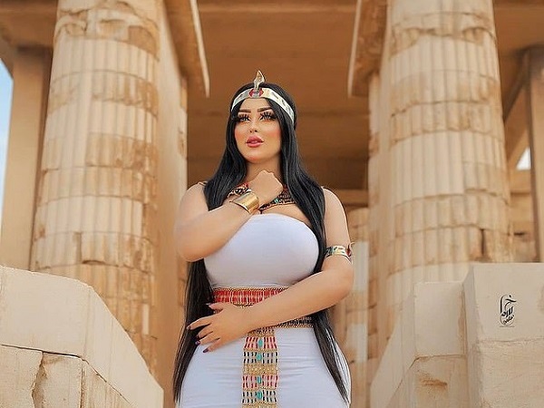 Fotografer dan Model Seksi Ditangkap Gara-Gara Pemotretan di Situs Kuno?