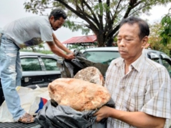 Nelayan Ini Kaya Mendadak Setelah Temukan Muntahan Ikan Paus