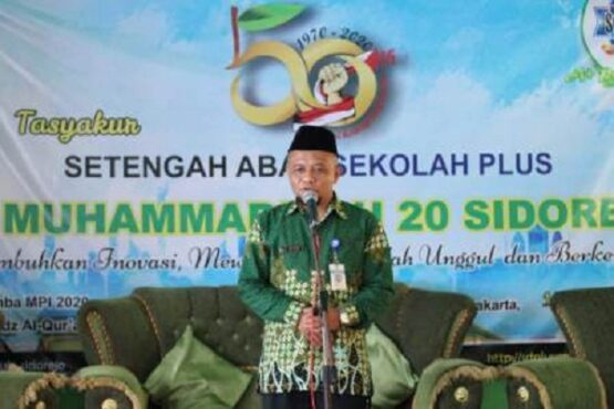 Kepala Sekolah SD Plus Muhammadiyah 20 Sidorejo, Joko Susilo, memberikan sambutan di Tasyakur Setengah Abad SD Plus Muhammadiyah 20 Sidorejo, Solo, di sekolah setempat, Selasa (29/12/2020). (Solopos.com-Khusus)