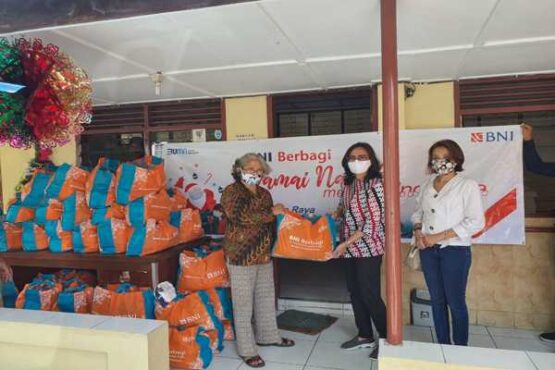 PT Bank Negara Indonesia (Persero) Tbk atau BNI dengan mendistribusikan lebih dari 45.000 paket bingkisan Natal yang dipersembahkan dengan semangat kedamaian. (Istimewa)