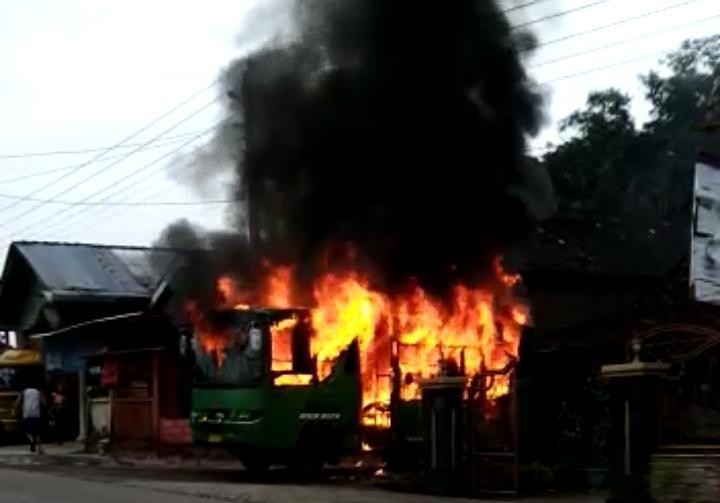 Bus Terbakar di Boyolali Gegara Korsleting, Ini Penampakannya