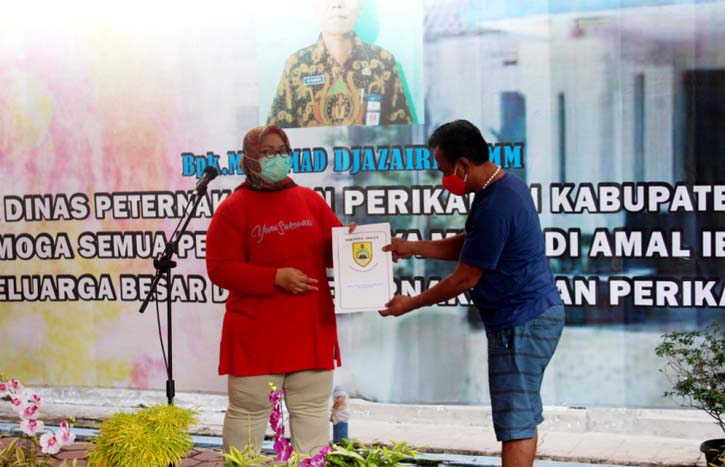 Pimpinan SKPD di Sragen Ini Pakai Celana Pendek Saat Terima SK Plt