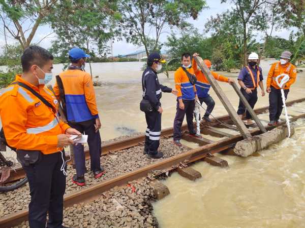 Banjir, Perjalanan KA Jarak Jauh Dari dan Ke Jakarta Lewat Solo Batal