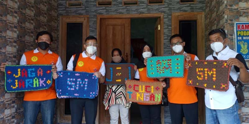 Kreatif, Warga Sepat Sragen Kampanyekan 5M Melalui Kerajinan Keset