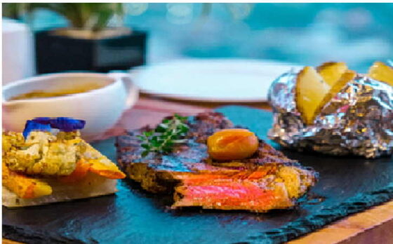  Agra Rooftop & Lounge Alila Hotel Solo menawarkan Steak Republic merupakan signature menu dari Agra Rooftop, suguhan daging steak impor dengan berbagai pilihan. (Istimewa)