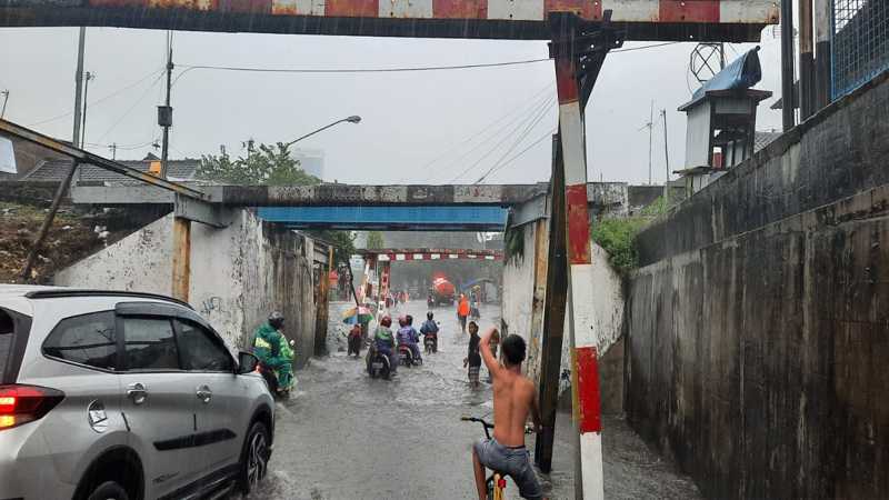 viaduk gilingan solo tergenang