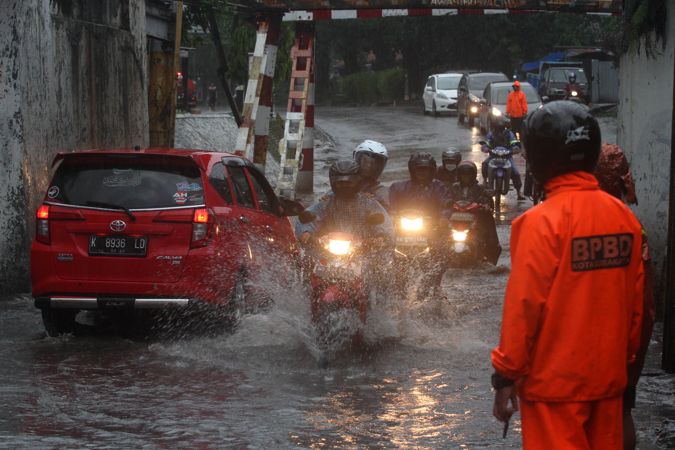 viaduk gilingan solo tergenang 