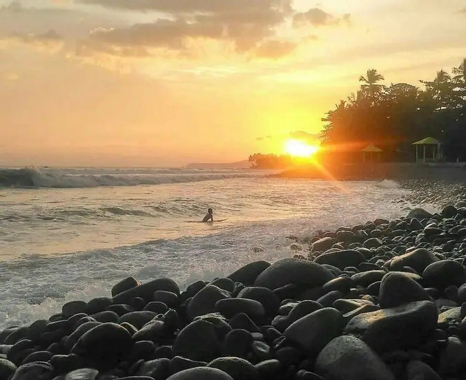 Pantai Cimaja (Traveloka.com)
