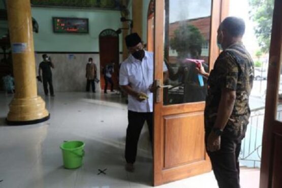 Walikota Semarang, Hendrar Prihadi, Masjid Jarik, Masjid Baiturrahim Barusari, Masjid Semarang, Pemerintah Kota Semarang