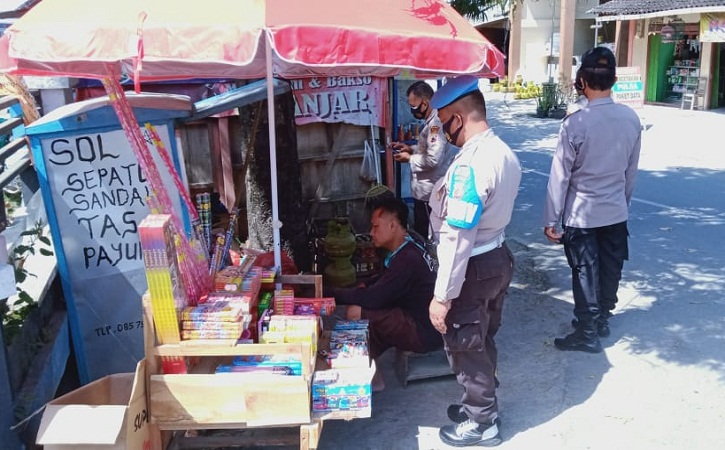 Didatangi Polisi, Sejumlah Penjual Kembang Api di Sragen Ngaku Punya Izin