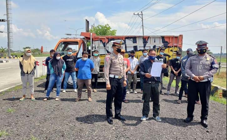 Viral, Belasan Remaja Mandi Bareng di Bak Truk Berjalan di Sragen Terciduk Polisi