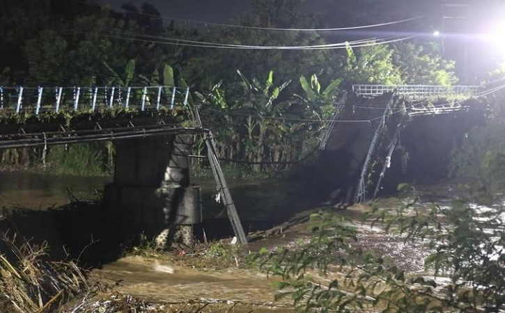 Diterjang Air Sungai, Jembatan Patihan Madiun Putus