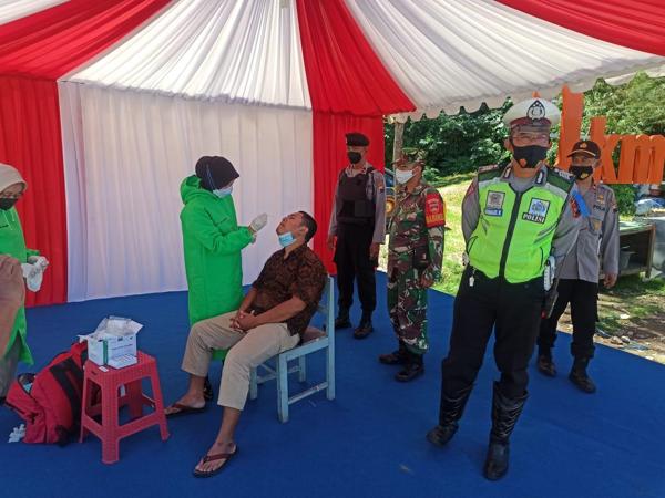 Terjaring Di Pos Penyekatan Cemoro Kandang Karanganyar, 2 Orang Dites Swab