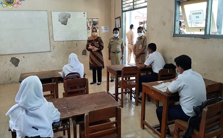 Pantau Uji Coba PTM SMA/SMK, Bupati Sukoharjo: Lancar