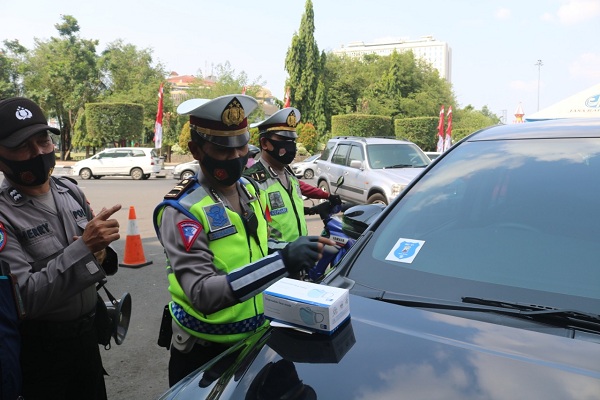 Polrestabes Semarang Gelar Tes Antigen Acak Pemudik di Simpang Lima
