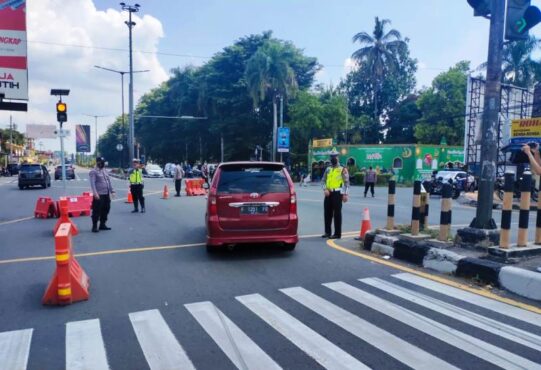 Tim gabungan lakukan penyekatan di Prambanan, Klaten, Sabtu (15/5/2021). (Dok. Polres Klaten)