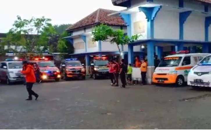 30 Unit Mobil Ambulans Kumpul di Terminal Tegalgede Karanganyar, Ternyata Ini Yang Dilakukan